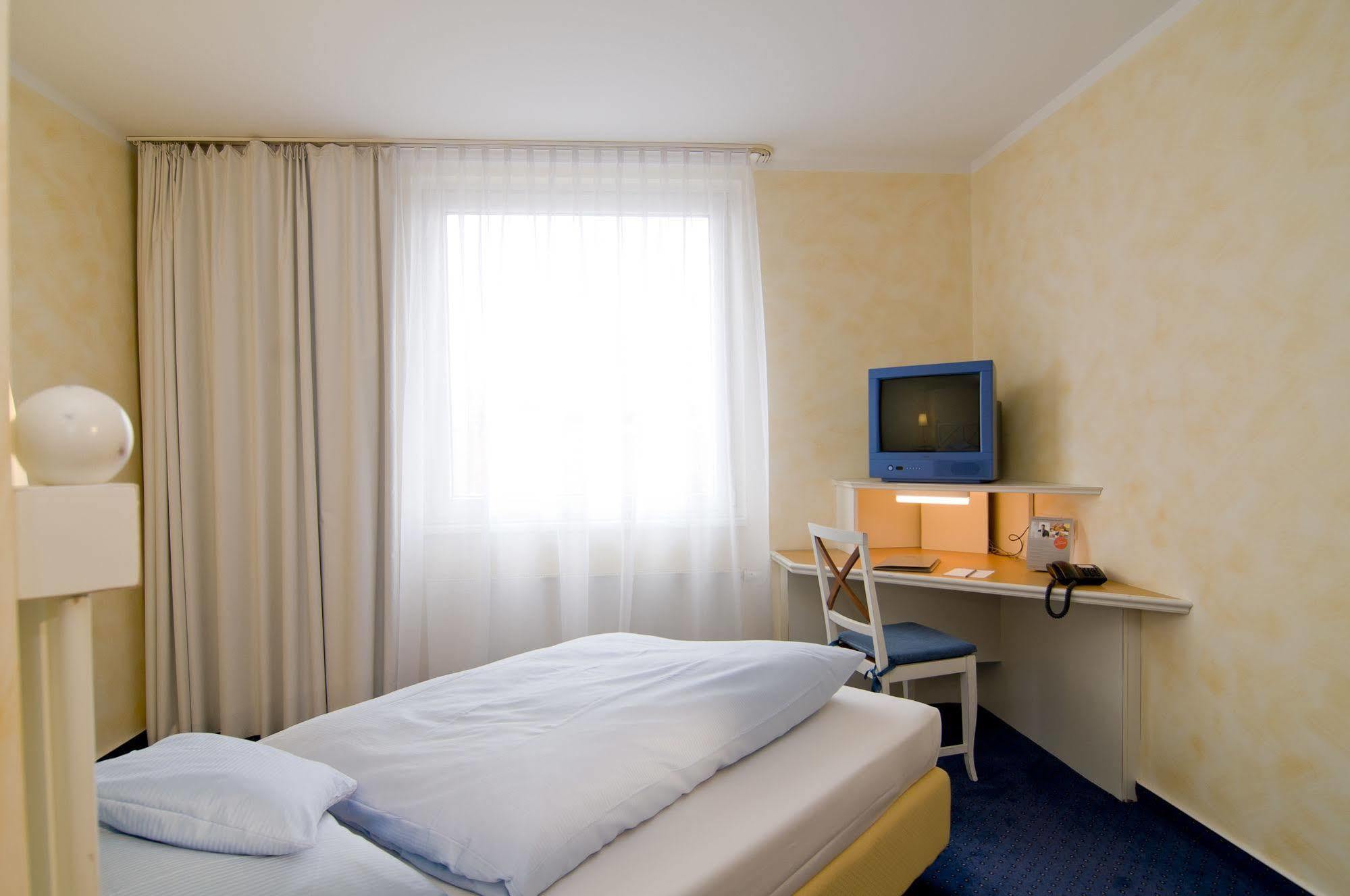 Dormero Hotel Hannover-Langenhagen Airport Exterior photo